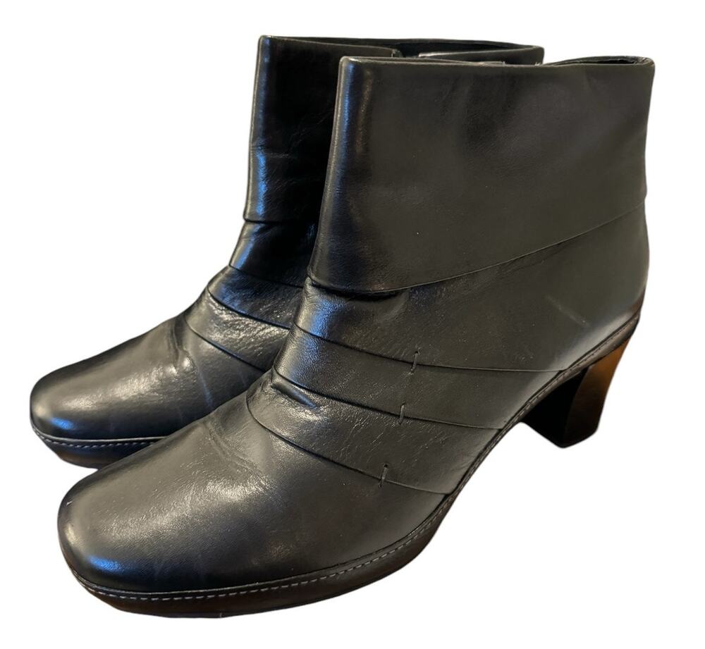 Clarks Black Leather Mika Beth Ankle Boots Minimal 11M Classic Versatile trendy